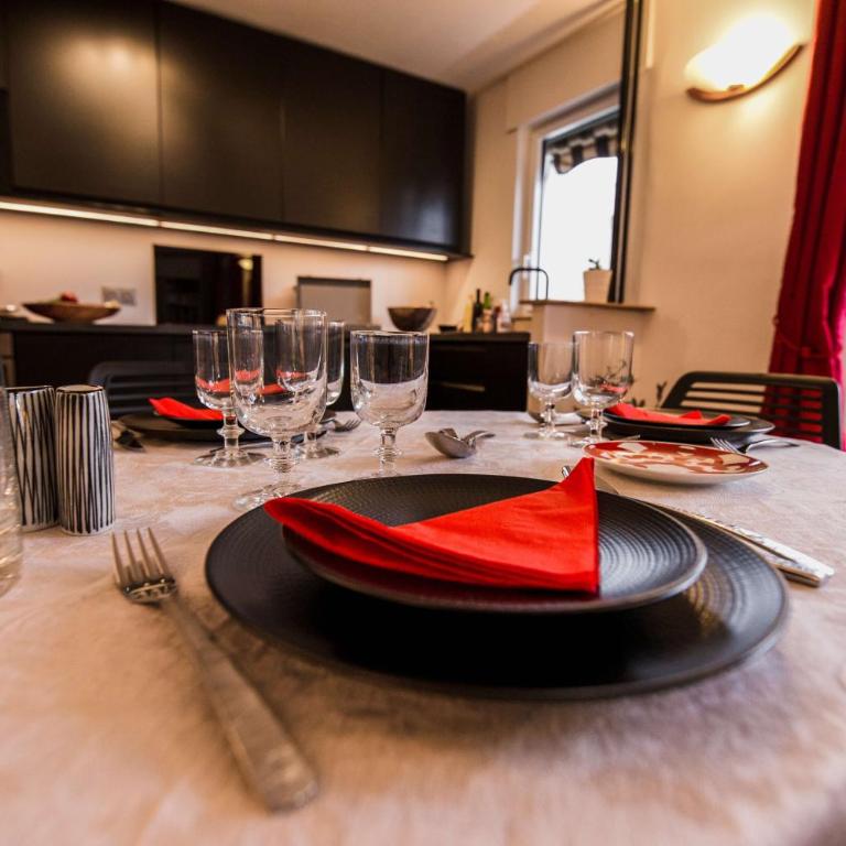 Paris-Daumesnil - Grand 2 pièces de charme sur jardin - 61m2, pour 4p - Large 4 star charming 1 BR apt for 4 with AC - Classement Officiel 4 étoiles - Appartement - Vue sur Jardin - 12