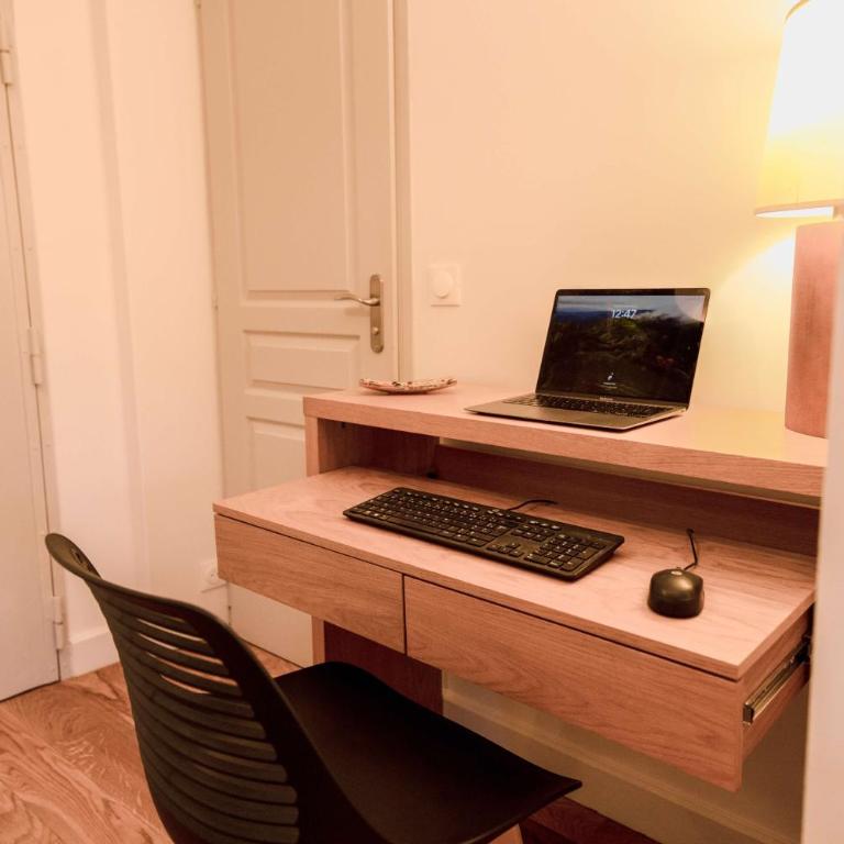 Paris-Daumesnil - Grand 2 pièces de charme sur jardin - 61m2, pour 4p - Large 4 star charming 1 BR apt for 4 with AC - Classement Officiel 4 étoiles - Appartement - Vue sur Jardin - 13