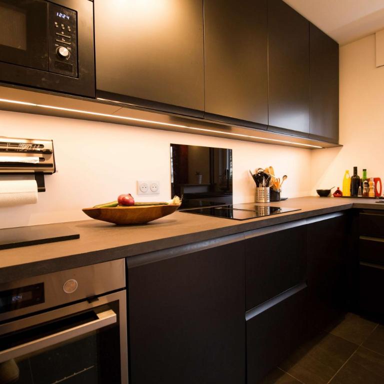 Paris-Daumesnil - Grand 2 pièces de charme sur jardin - 61m2, pour 4p - Large 4 star charming 1 BR apt for 4 with AC - Classement Officiel 4 étoiles - Appartement - Vue sur Jardin - 10