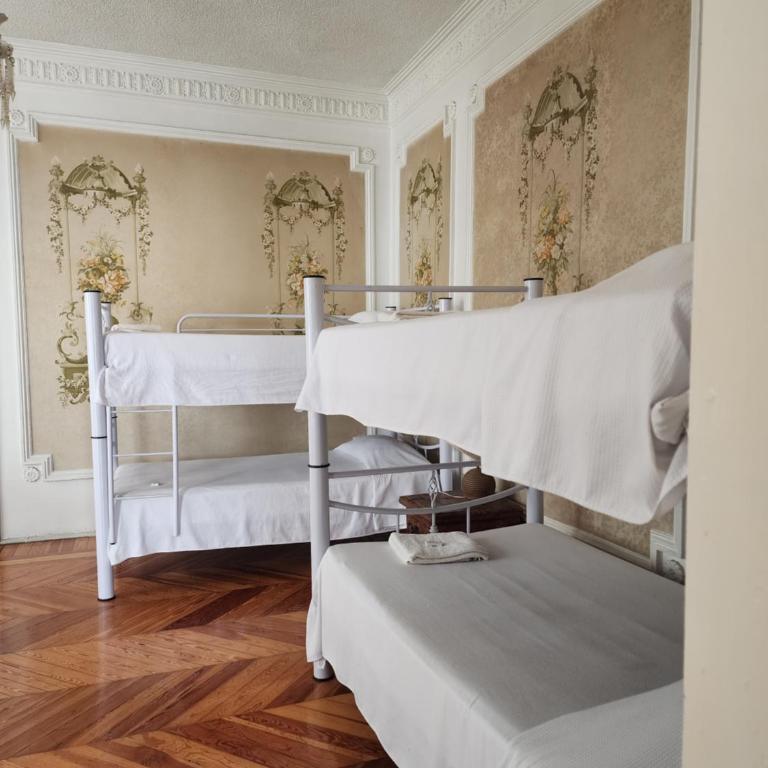 Anys Hostal - Bed in 4-Bed Female Dormitory Room - 4