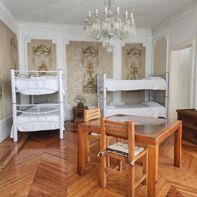 Anys Hostal - Bed in 4-Bed Female Dormitory Room - 1