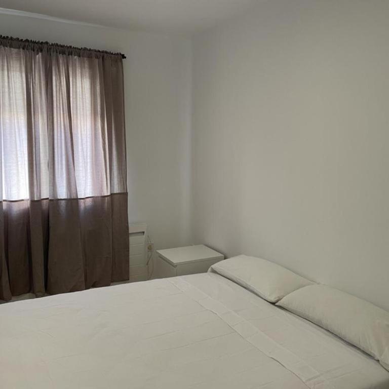 U5 Bien situado cerca de metro - Three-Bedroom Apartment - 6