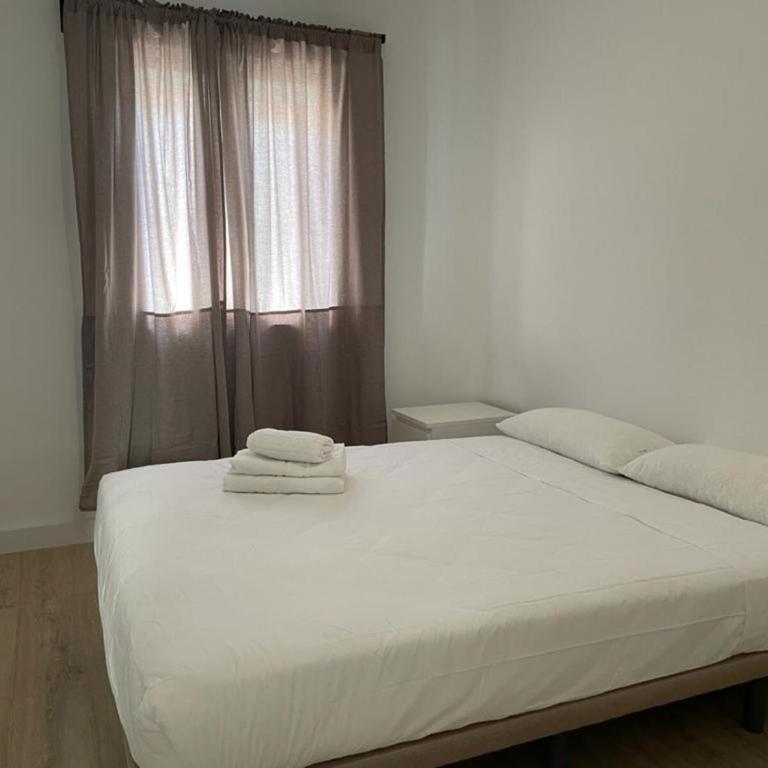 U5 Bien situado cerca de metro - Three-Bedroom Apartment - 8