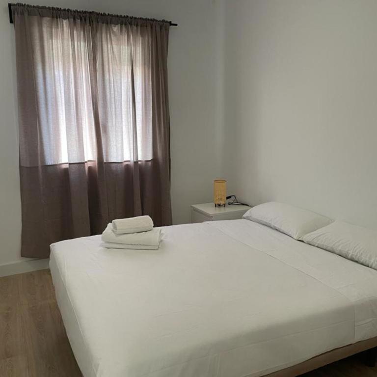U5 Bien situado cerca de metro - Three-Bedroom Apartment - 7