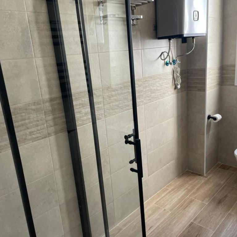 U5 Bien situado cerca de metro - Three-Bedroom Apartment - 11