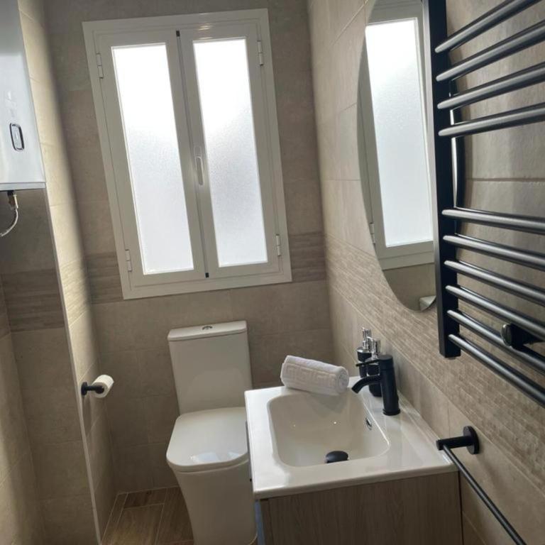 U5 Bien situado cerca de metro - Three-Bedroom Apartment - 10