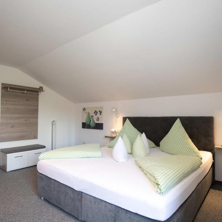 Hotel Amadeus - inclusive Skipass und vieles mehr - Deluxe Doppelzimmer mit Balkon - 3