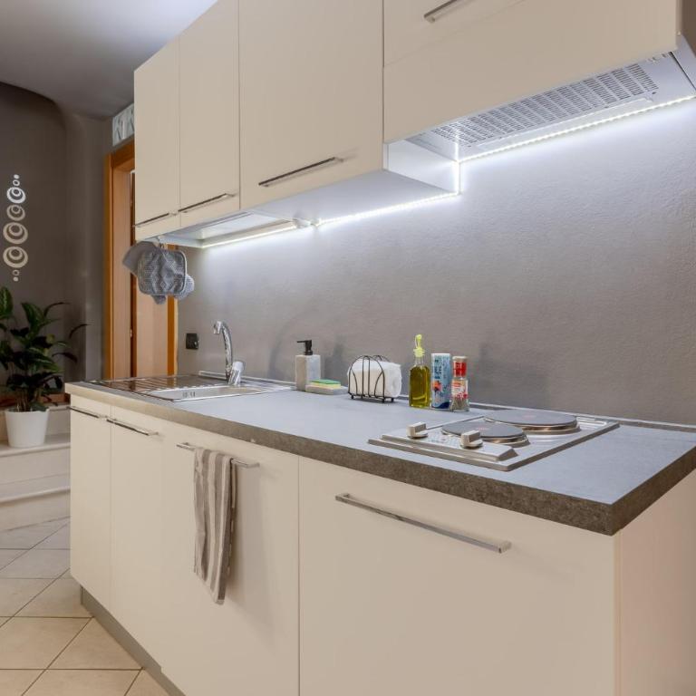 Charme Studio - Parcheggio a 20 Mt - 5 min dalla Fiera di Vicenza - Appartamento con 1 Camera da Letto - 10