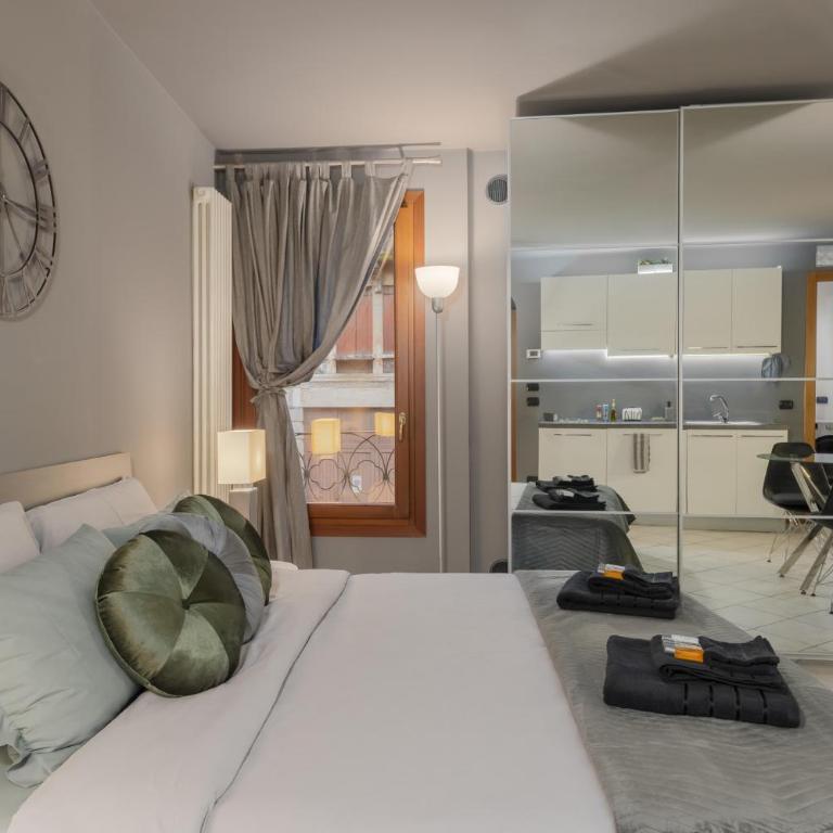 Charme Studio - Parcheggio a 20 Mt - 5 min dalla Fiera di Vicenza - Appartamento con 1 Camera da Letto - 2