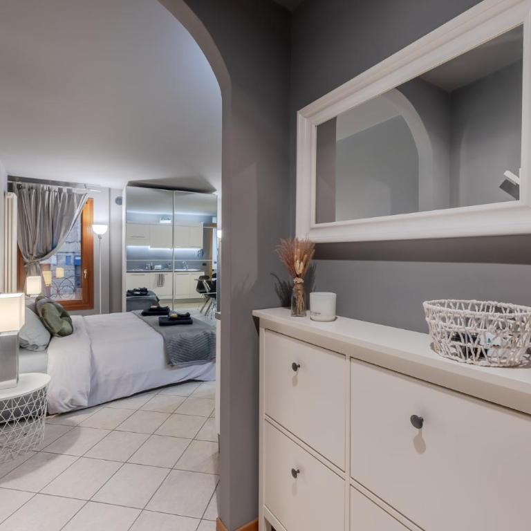 Charme Studio - Parcheggio a 20 Mt - 5 min dalla Fiera di Vicenza - Appartamento con 1 Camera da Letto - 8