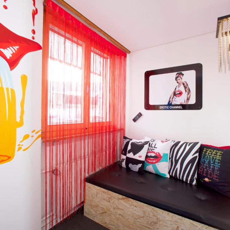 Arena Lodge - Doppelzimmer mit Balkon - 7