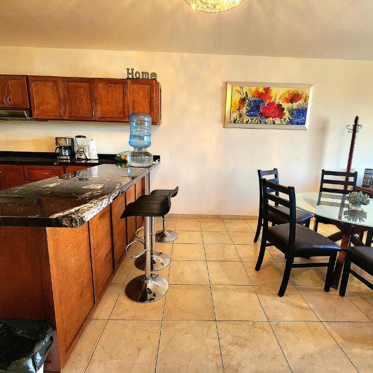 Bahia del tezal 202b: 2BR/2BT Condo, Big pool, 5 minutes walk to Beach! - Apartamento de 2 dormitorios - 10