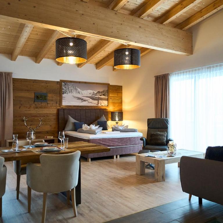 Hotel Alpennest - Mountain Hideaway in Leutasch - Deluxe Familienzimmer - 4