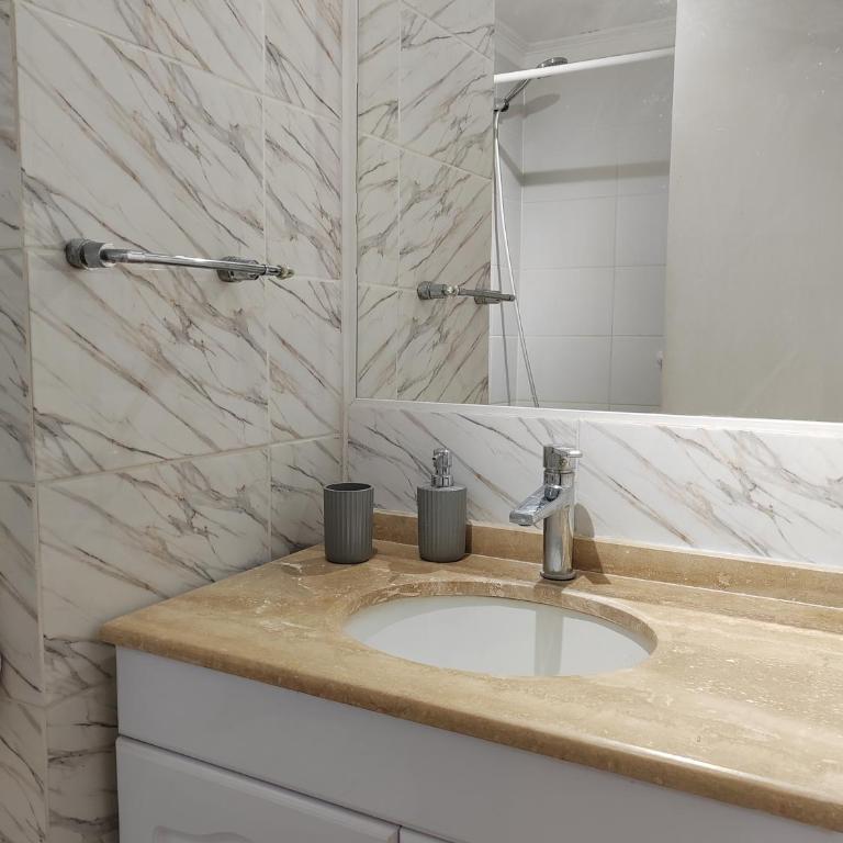 Lindo departamento a pasos de la playa - Three-Bedroom Apartment - 8