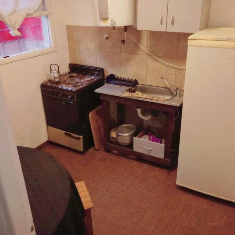 MONOAMBIENTE COCINA SEPARA Y PATIO CON PARRILLa - Apartamento de 1 dormitorio - 4