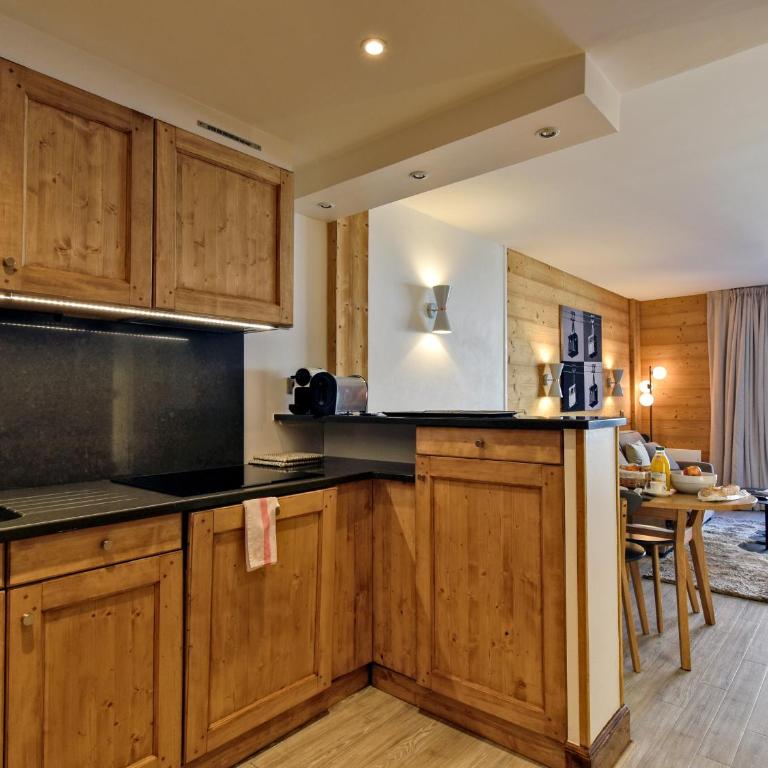 Luxueux Appartement 2 Chambres au Cœur de Courchevel 1850, Balcon, Parking et Services Inclus - FR-1-613A-7 - Apartment (7 Erwachsene) - 3