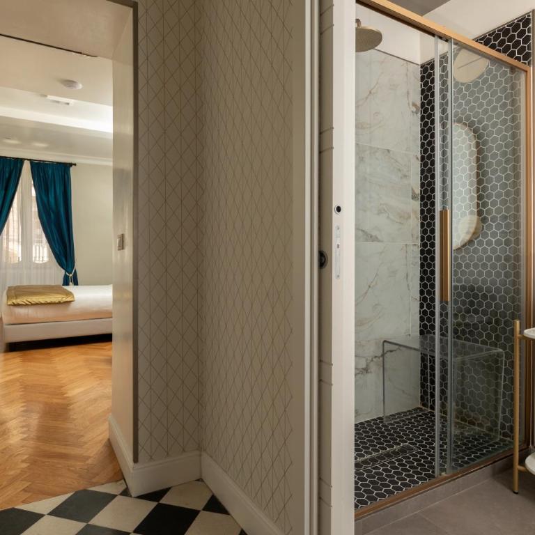Hotel Mozart - Camera Matrimoniale/Doppia con Letti Singoli - Dependance - Via del Corso 75 - 11