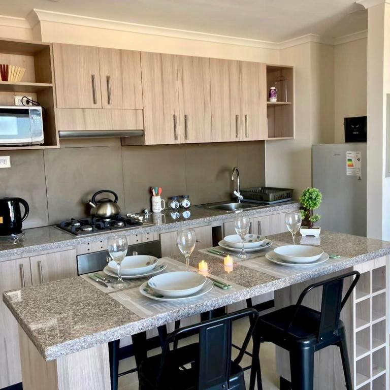 Hermoso departamento nuevo con todas las comodidades - Three-Bedroom Apartment - 1