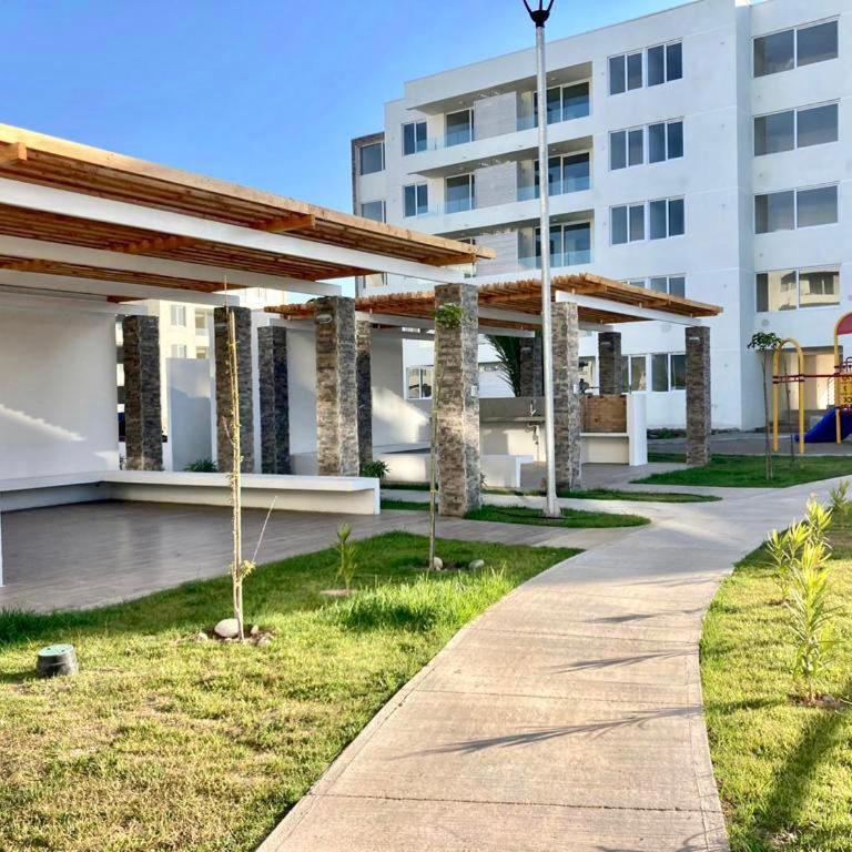 Hermoso departamento nuevo con todas las comodidades - Three-Bedroom Apartment - 2