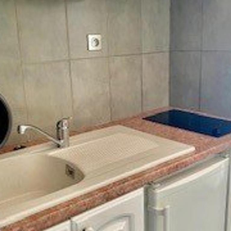 Studio cosy 24 m² avec balcon, proche cures et centre-ville, animaux bienvenus ! - Studio - 5