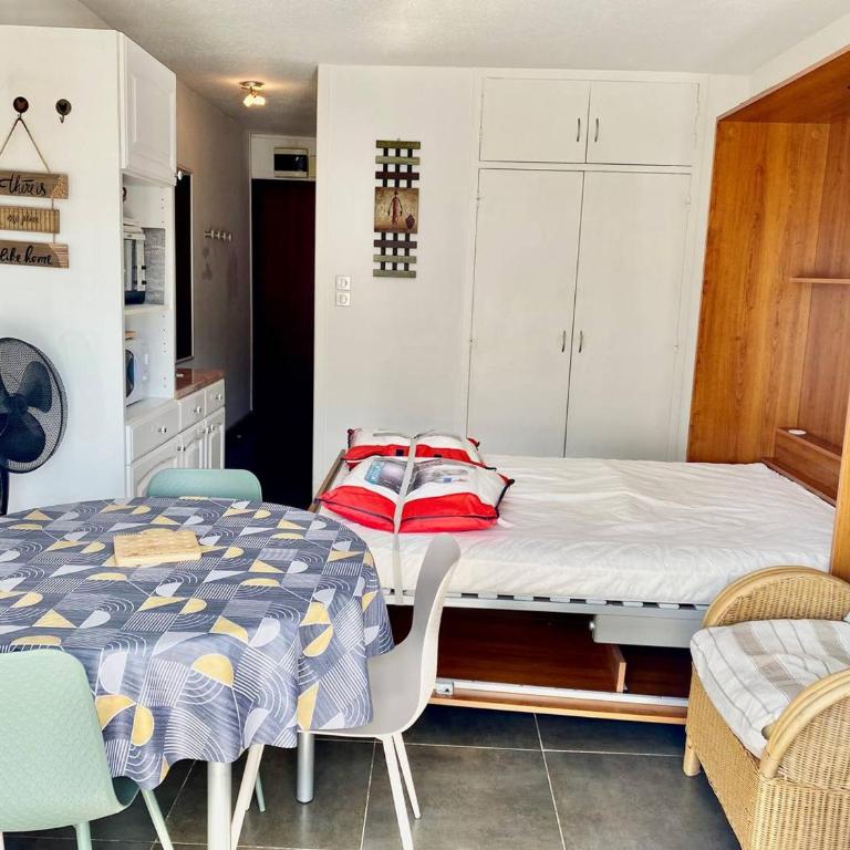 Studio cosy 24 m² avec balcon, proche cures et centre-ville, animaux bienvenus ! - Studio - 9