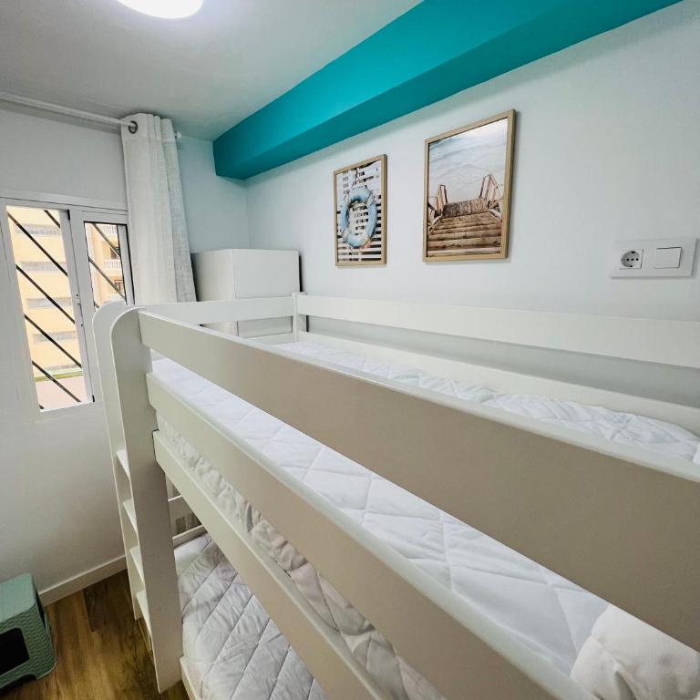 APARTAMENTO NUEVO CÉNTRICO en PRIMERA Línea de playa con vistas al Mar, Piscina, aire acondicionado y wifi - Apartamento de 2 dormitorios - 21