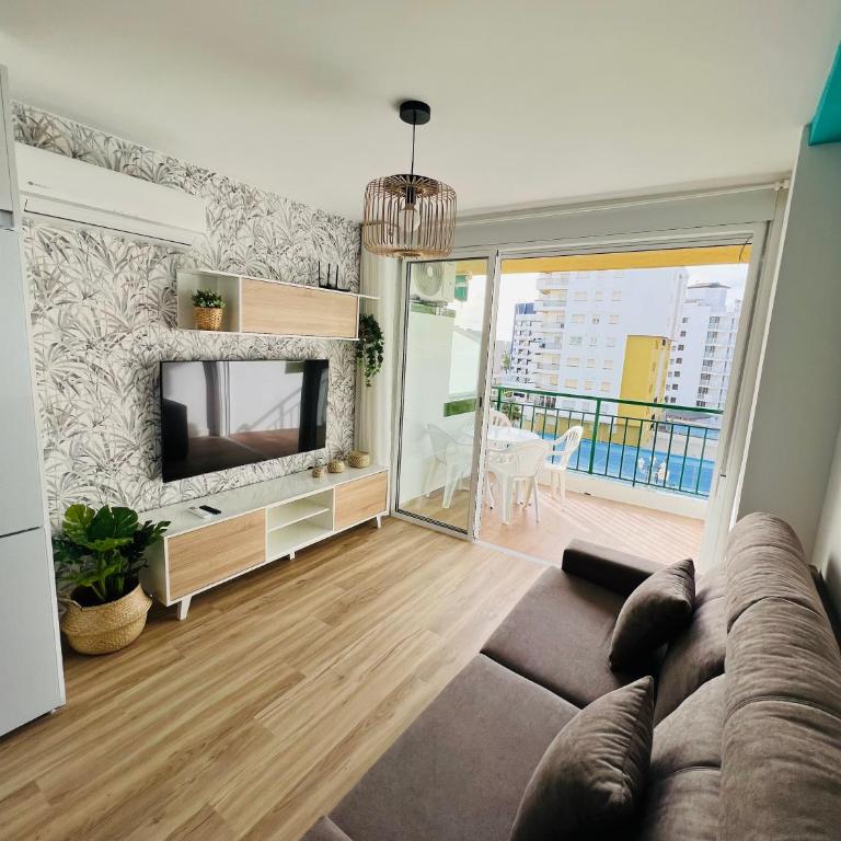 APARTAMENTO NUEVO CÉNTRICO en PRIMERA Línea de playa con vistas al Mar, Piscina, aire acondicionado y wifi - Apartamento de 2 dormitorios - 42