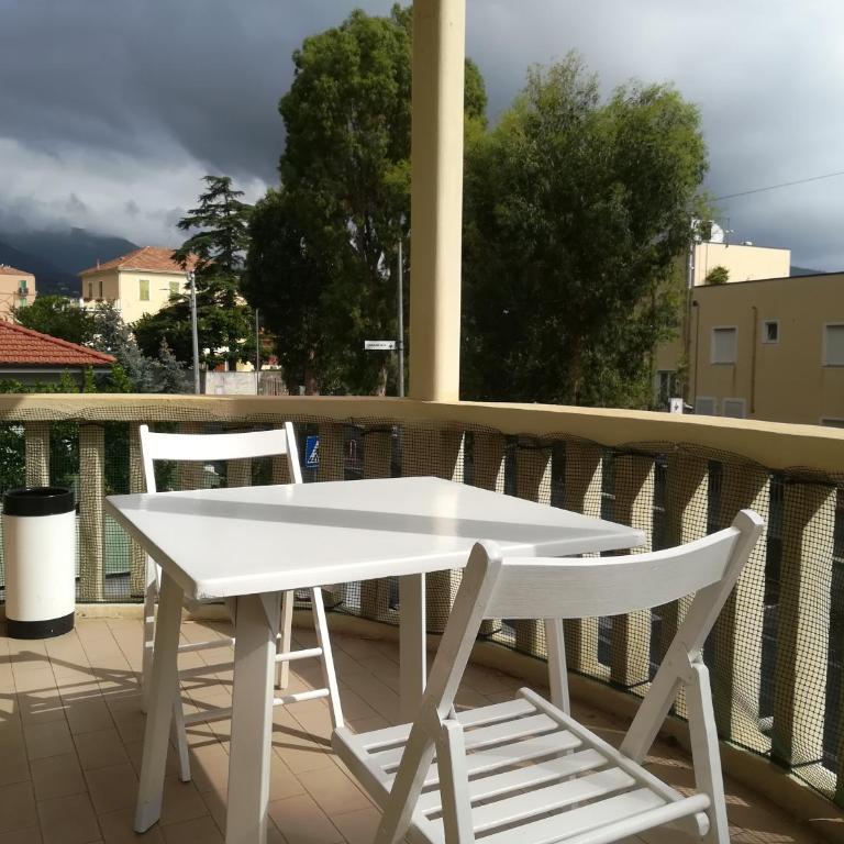 EUCALYPTI11 - Ampio alloggio ristrutturato con 3 camere, 2 bagni, terrazzo, balcone - Apartment mit 2 Schlafzimmern - 24