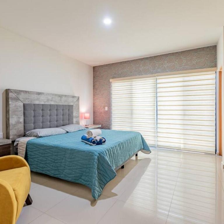 Lujoso Condominio Tiburon a 3 Cuadras de la Playa - Two-Bedroom Apartment - 2