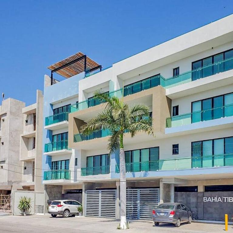 Lujoso Condominio Tiburon a 3 Cuadras de la Playa - Two-Bedroom Apartment - 6
