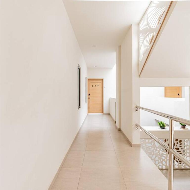 Lujoso Condominio Tiburon a 3 Cuadras de la Playa - Two-Bedroom Apartment - 11