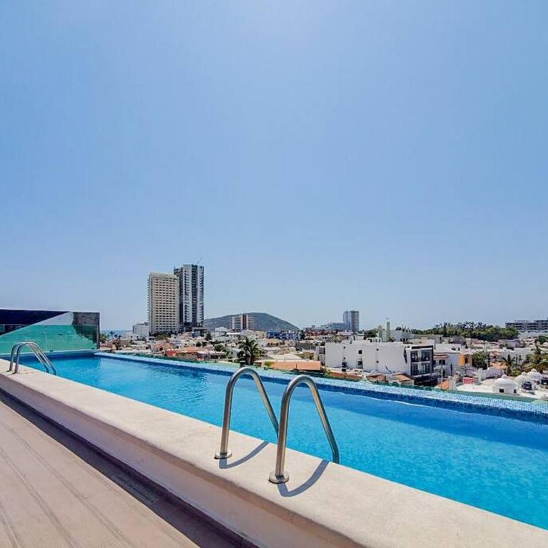 Lujoso Condominio Tiburon a 3 Cuadras de la Playa - Two-Bedroom Apartment - 13