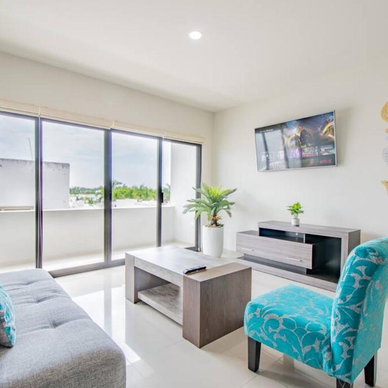 Lujoso Condominio Tiburon a 3 Cuadras de la Playa - Two-Bedroom Apartment - 17