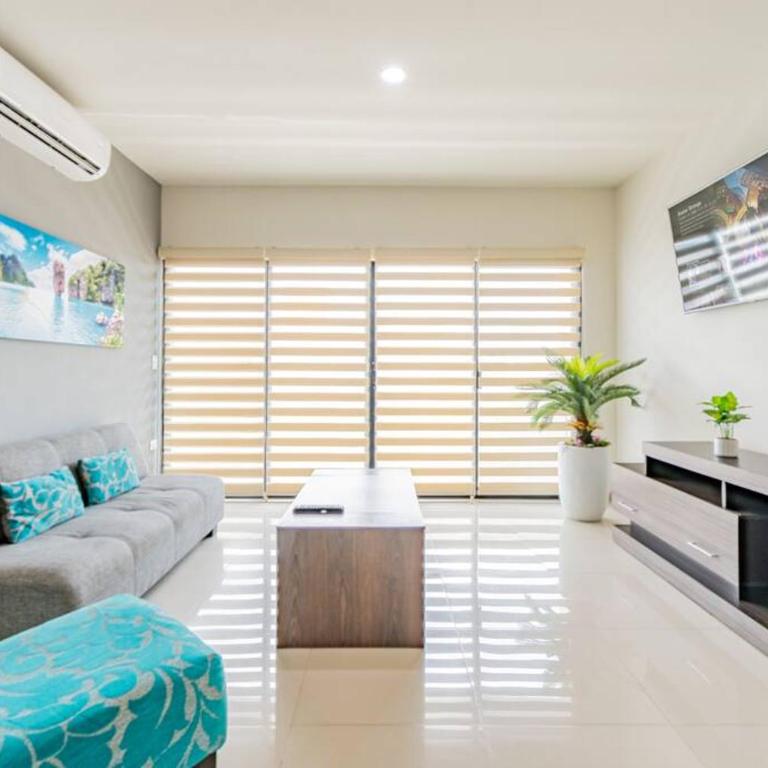 Lujoso Condominio Tiburon a 3 Cuadras de la Playa - Two-Bedroom Apartment - 20