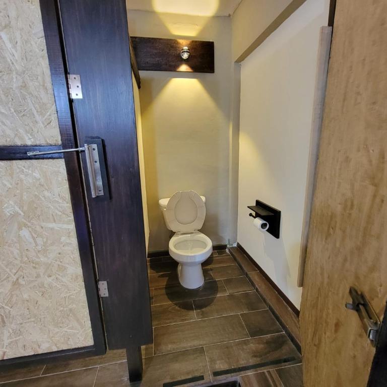 Casa SoLuna Hostel - Cama individual en habitación compartida masculina, equipada con baño compartido. - 13