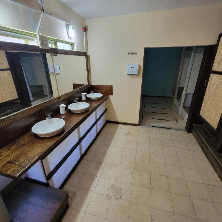 Casa SoLuna Hostel - Cama individual en habitación compartida masculina, equipada con baño compartido. - 11
