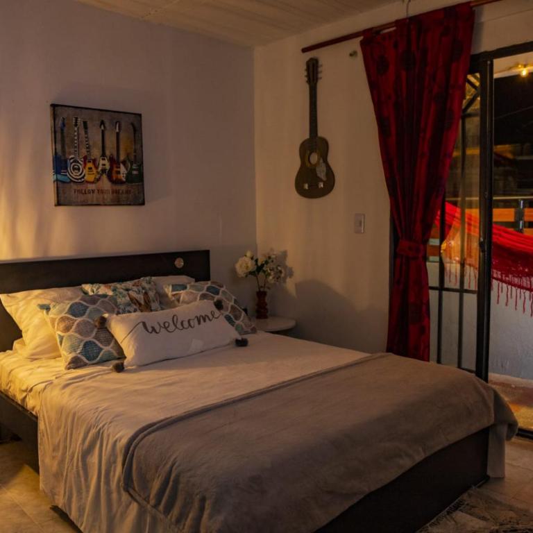 Coliving7 Aparta Hotel & Habitaciones - Apartment with Balcony - 11