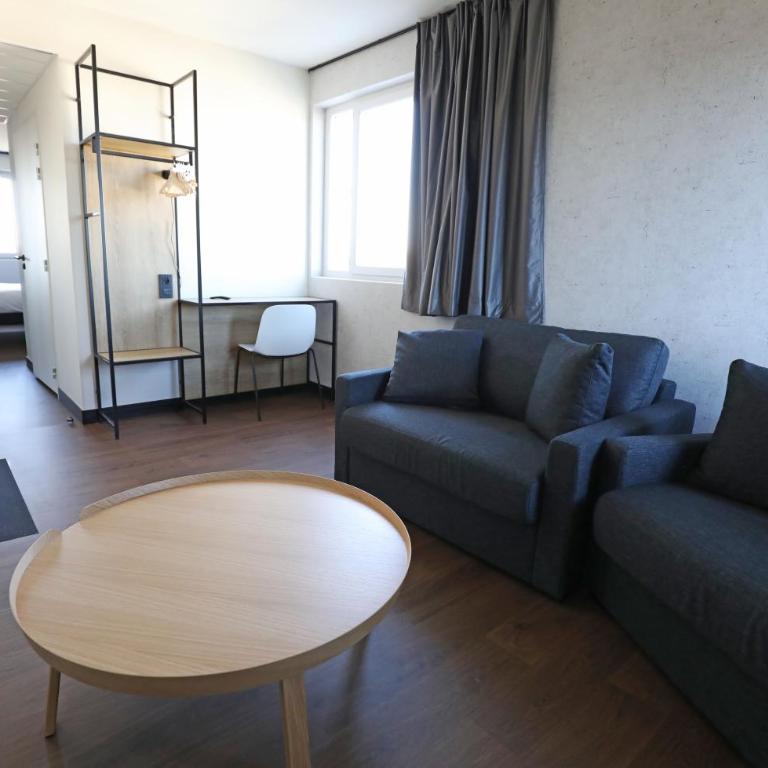 Ibis Bourgoin Jallieu Medipole - Chambre Familiale avec 1 Lit Double et 2 Canapés-Lits - 2