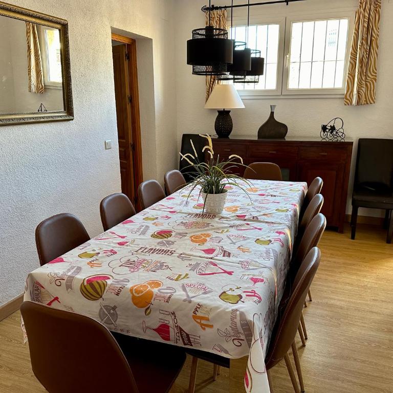 Casa de los Limones by Michael FAMILY VILLA NEAR PUERTO MARINA - Five-Bedroom House - 35