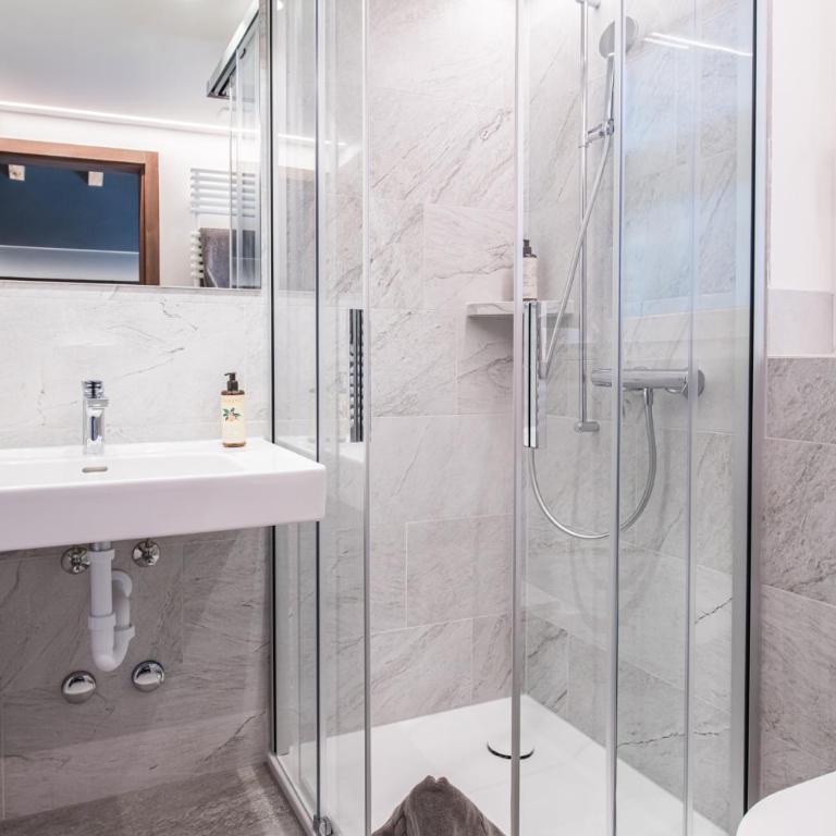 BaseCamp Hotel - Doppelzimmer mit Talblick - 1