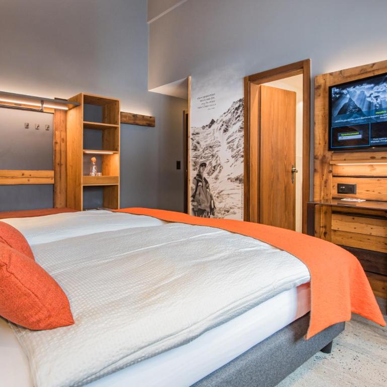 BaseCamp Hotel - Doppelzimmer mit Talblick - 4