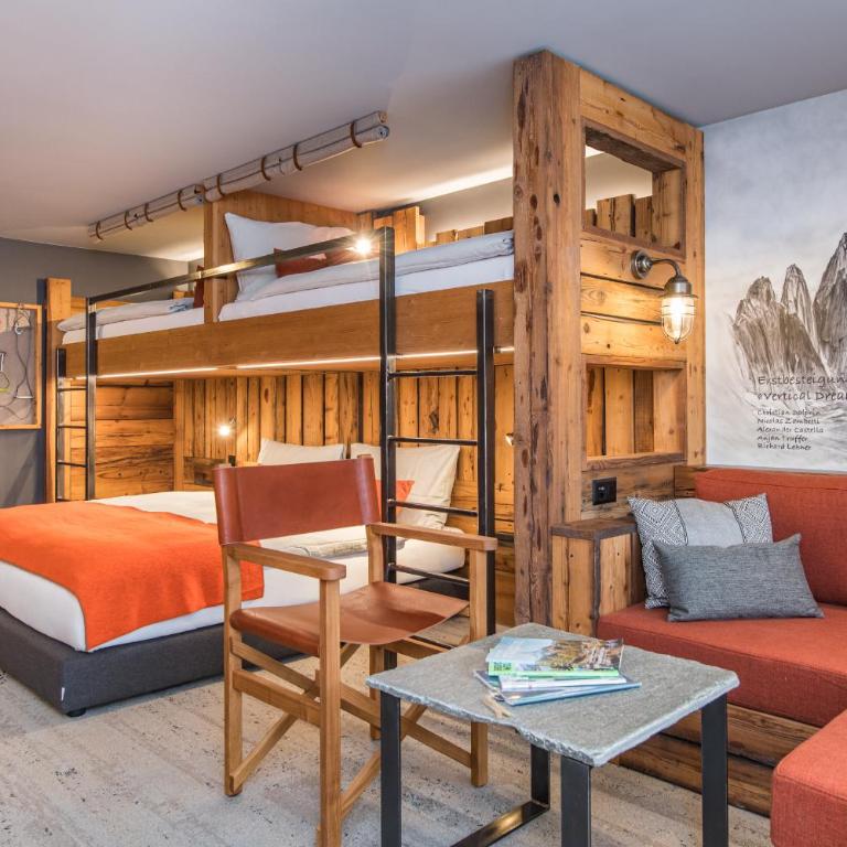 BaseCamp Hotel - Familienzimmer mit Balkon - 1