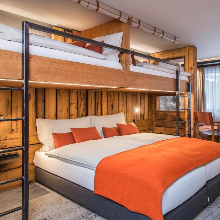 BaseCamp Hotel - Familienzimmer mit Balkon - 4