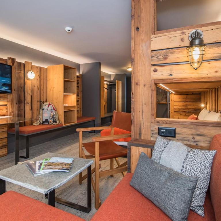 BaseCamp Hotel - Familienzimmer mit Balkon - 5