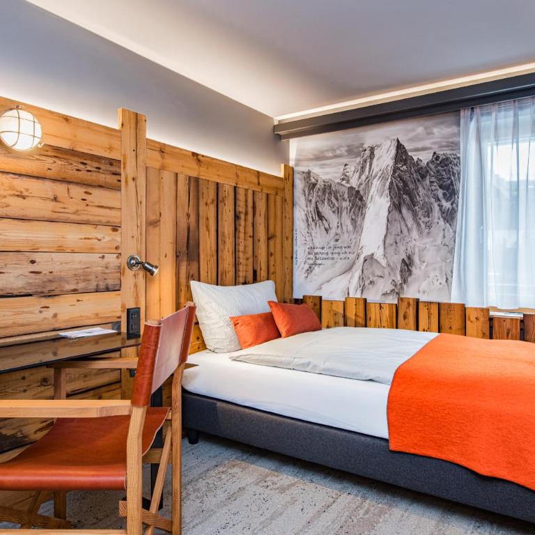 BaseCamp Hotel - Einzelzimmer mit Talblick und Balkon - 4