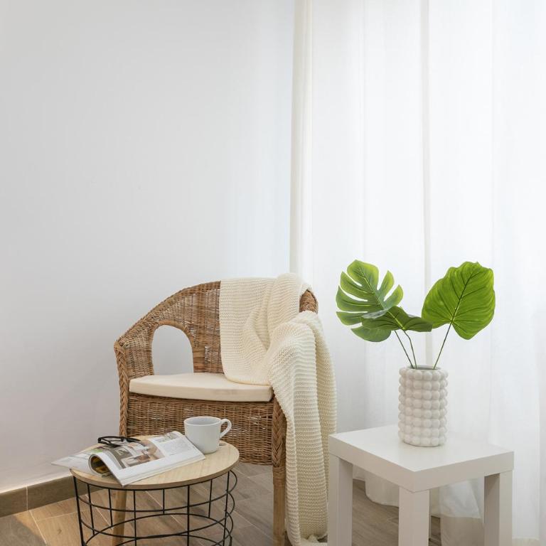 -MalagaSunApts-Central &Quite - Two-Bedroom Apartment - 12