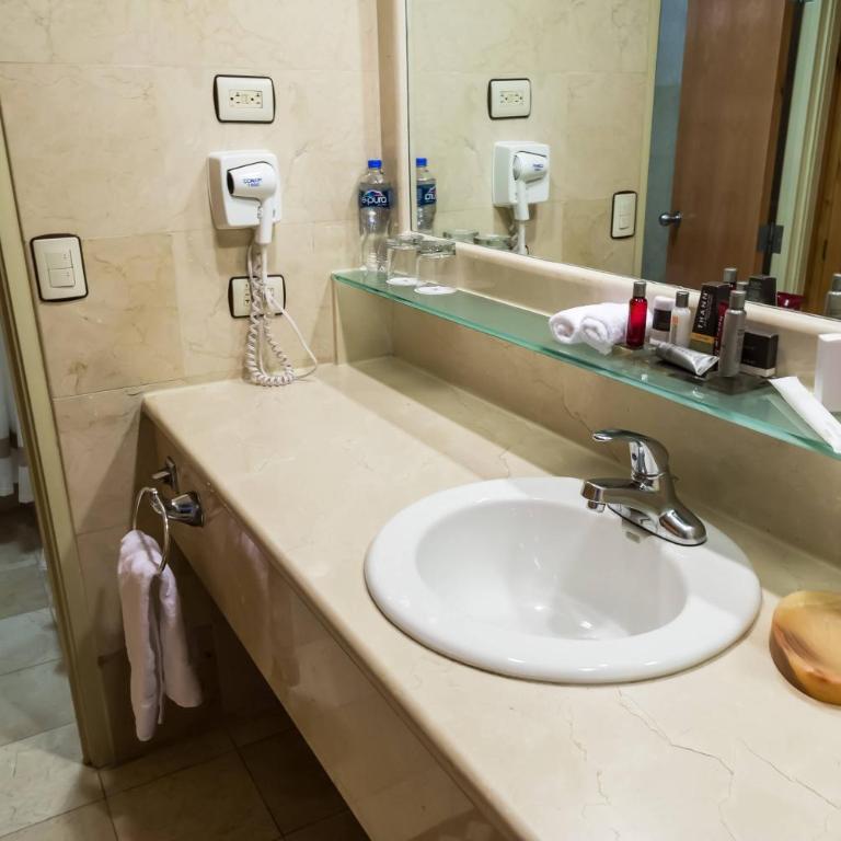 Marriott Tijuana Hotel - Club Room City View, 1 King Bed - 3