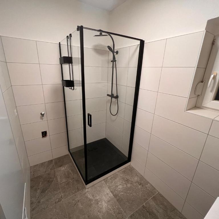Ferienwohnung ImZaro: Erdgeschoss, 2 Schlafzimmer plus Schlafsofa, eigener Eingang, große Terrasse mit Garten! - Apartment mit 2 Schlafzimmern - 2