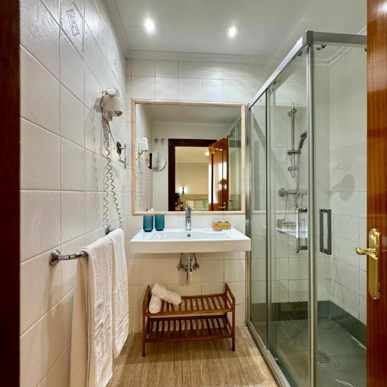 Hotel Artetxe - Double or Twin Room with View - 6