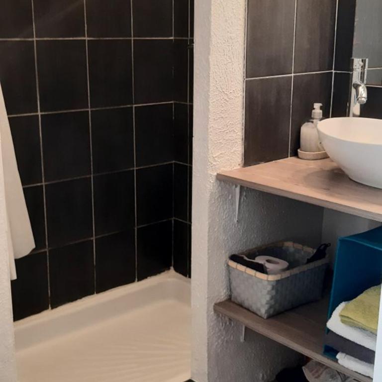 TROP COOL - One-Bedroom Apartment - 5